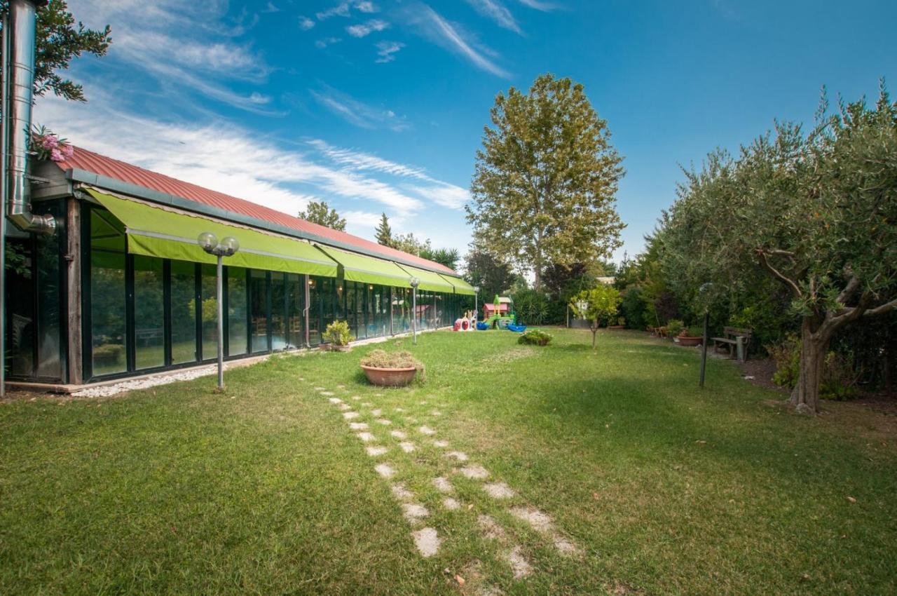 La Vecchia Fattoria Loreto Exterior foto