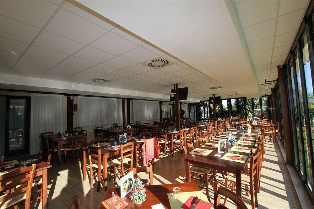 La Vecchia Fattoria Loreto Exterior foto