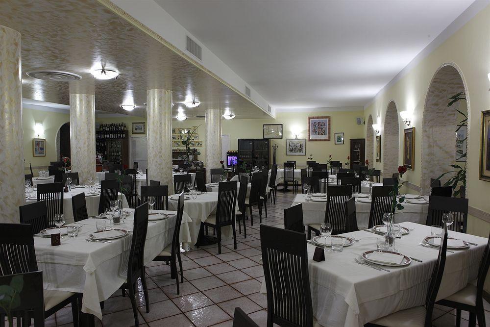 La Vecchia Fattoria Loreto Exterior foto