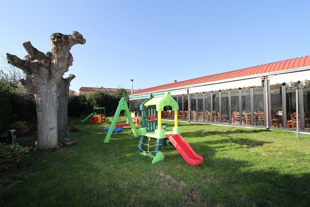 La Vecchia Fattoria Loreto Exterior foto