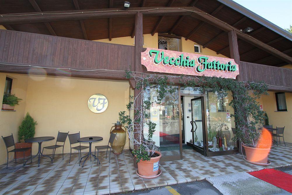 La Vecchia Fattoria Loreto Exterior foto
